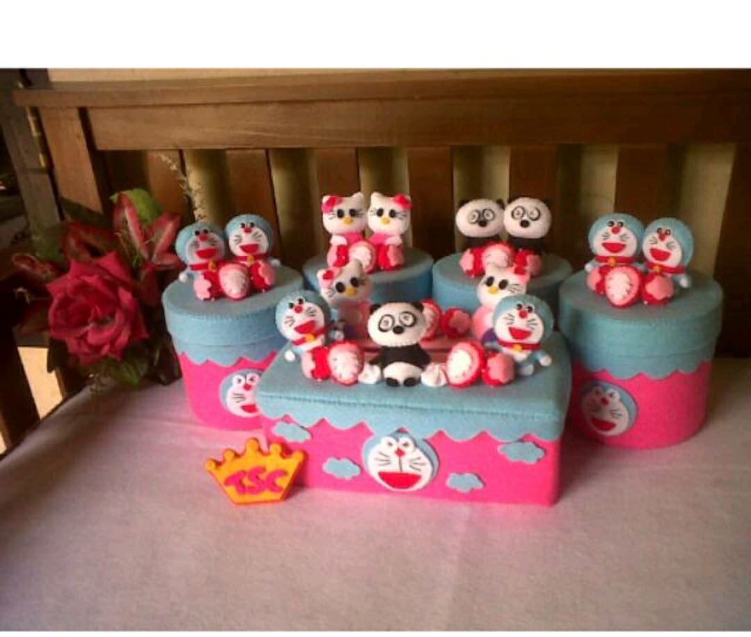 Toples set Doraemon with friends